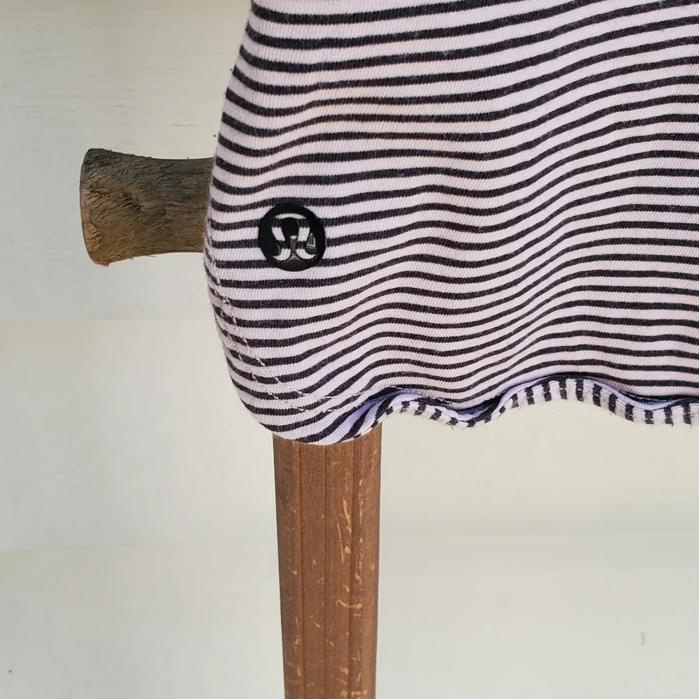 Lululemon V-Neck Striped Tee Size 10